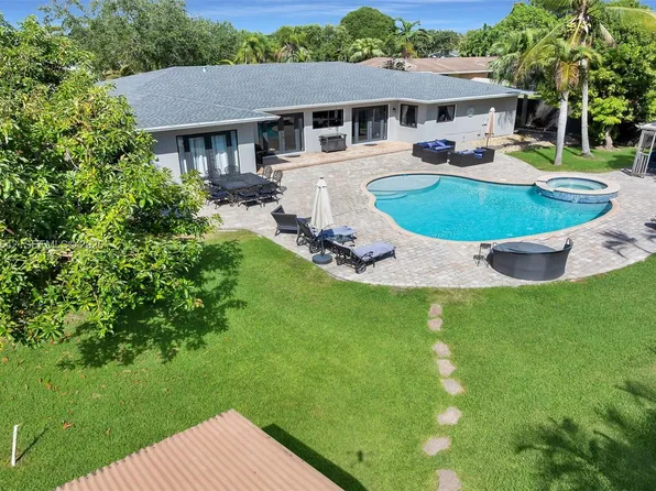 8825 SW 185th Ter, Cutler Bay, FL 33157