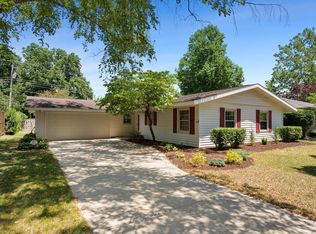 1004 Devonshire Dr, Champaign, IL 61821