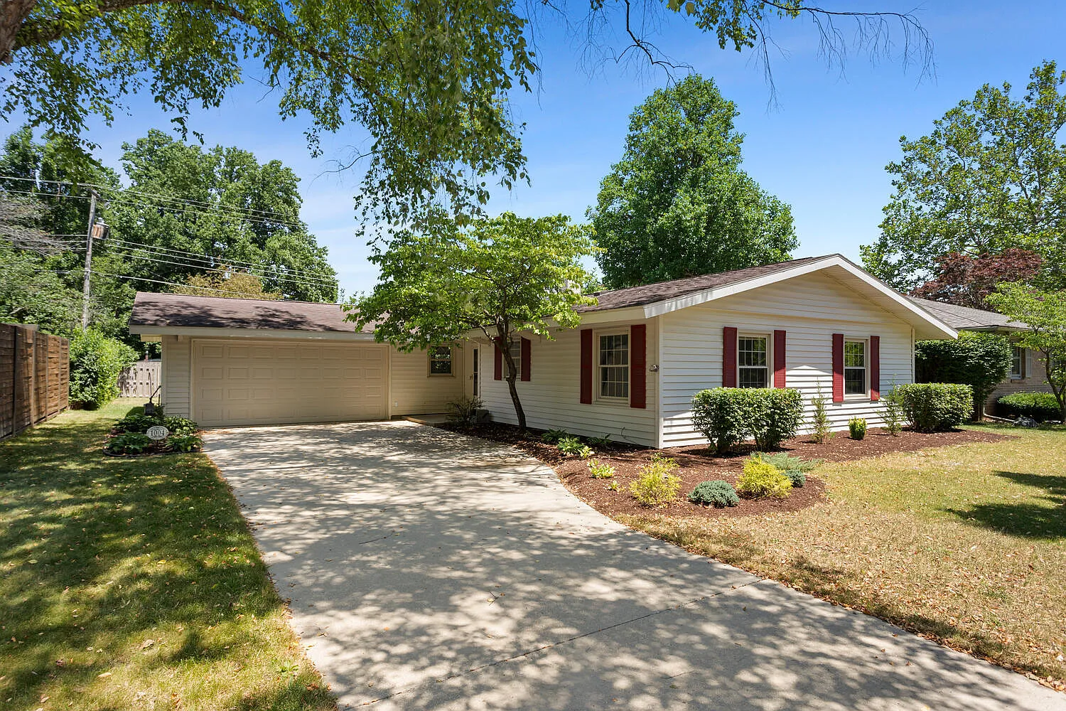 1004 Devonshire Dr photo 1