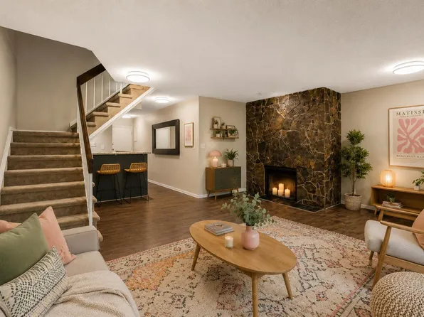 722 4a St NE #9, Calgary, AB T2E 3W2