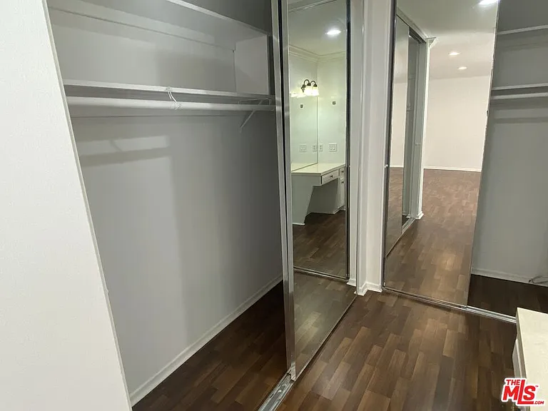 1224 S Barrington Ave #101 — Photo 14