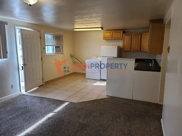 4951 S Center St #6 — Photo 3