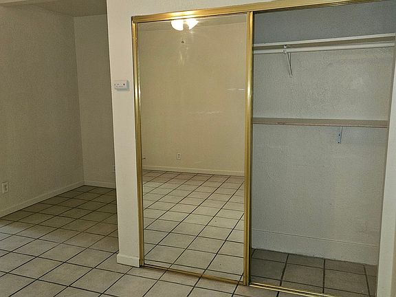 4th image of 915 Tuolumne Blvd APT 6