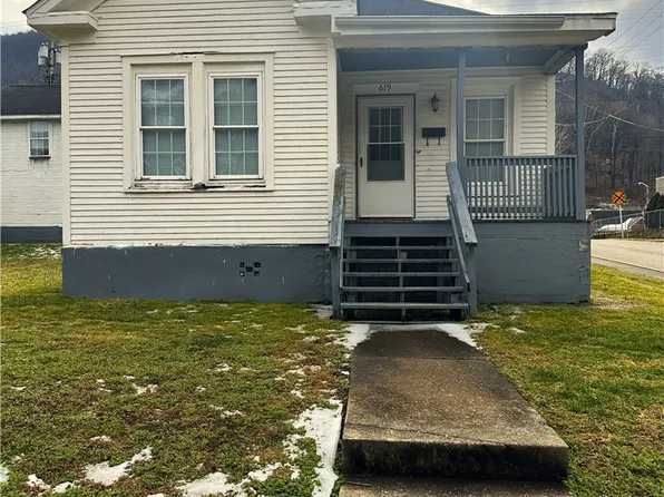 619 4th Ave, Montgomery, WV 25136