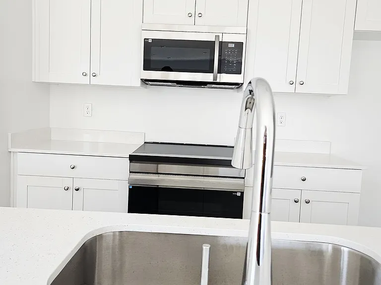 8105 Wandesford Dr — Photo 6