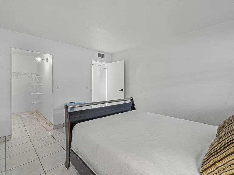 260 Brittany Ave #F — Photo 18