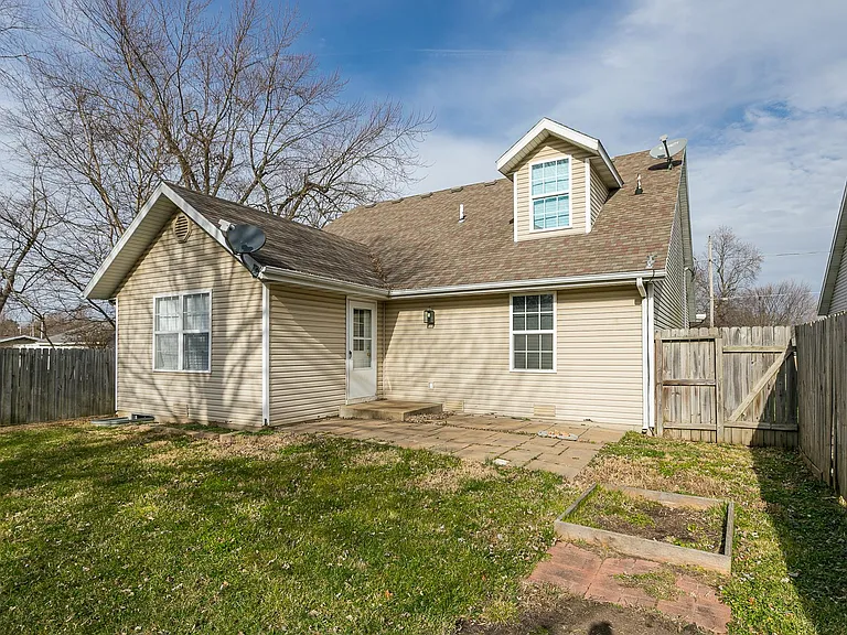 314 W Olive St — Photo 4