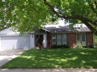 2730 SW Ashworth Pl, Topeka, KS 66614
