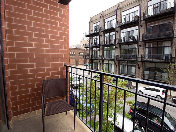 4th image of 2740 W Armitage Ave APT 203S
