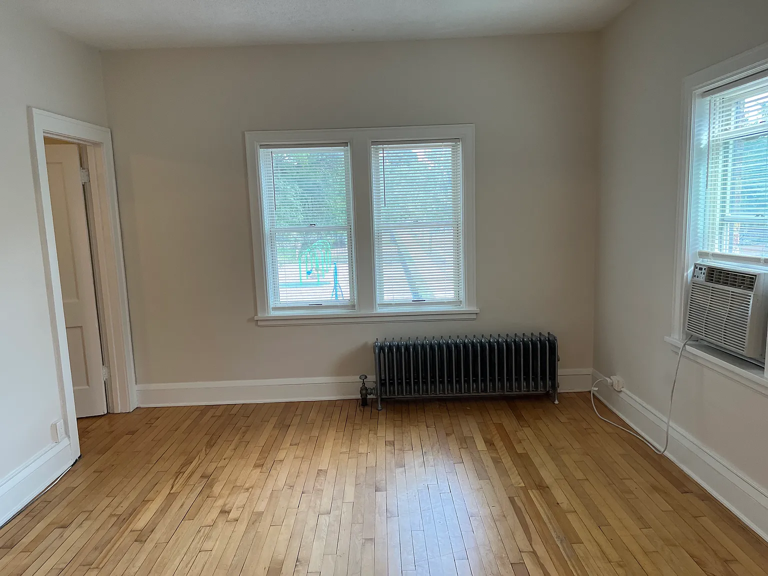 2 bed, 790 sqft, $1,350 — Photo 2