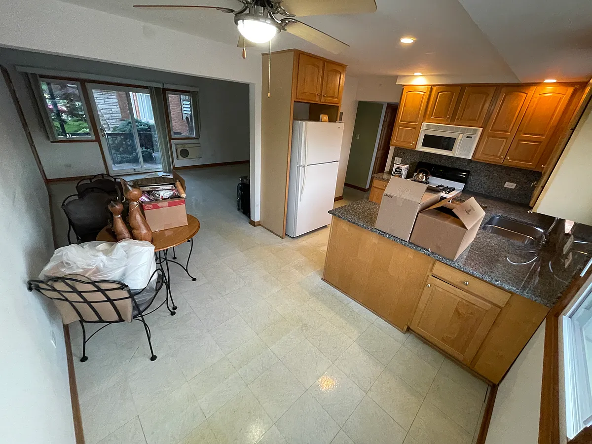 Building Photo - 5448 W Higgins Ave #3
