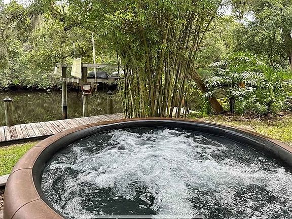 5th image of 8001 SE Paradise Dr