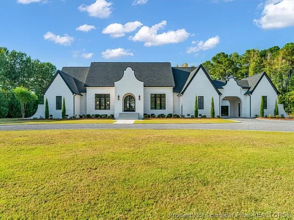 90 Dublin Dr, Lumberton, NC 28358