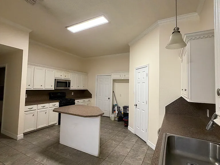 1001 Pontiac Ave — Photo 10