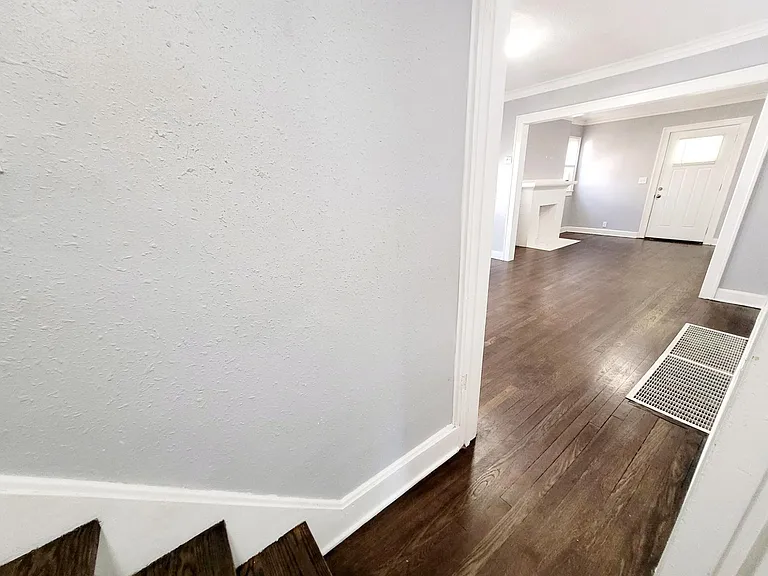 5248 Euclid Ave — Photo 33