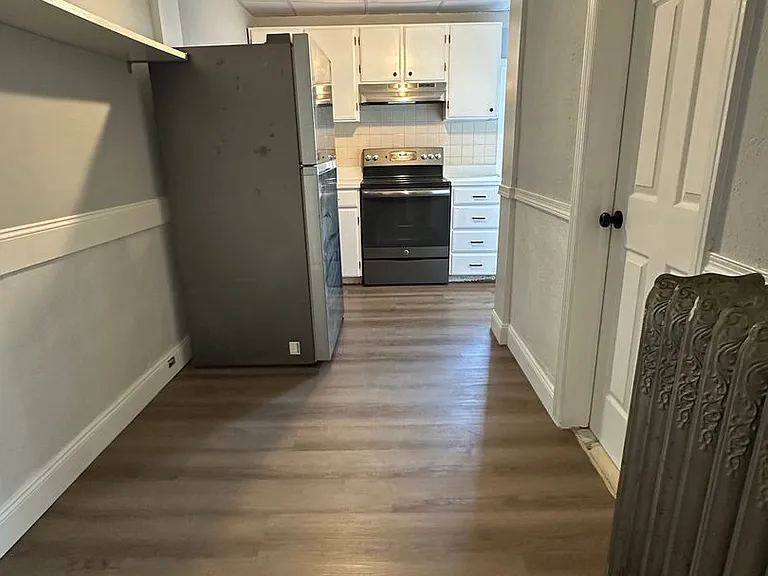 565 W Market St — Photo 50