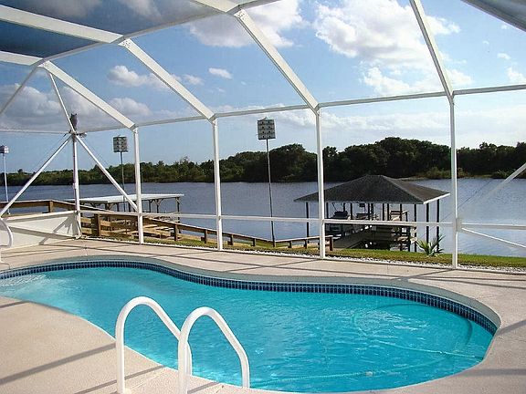 SALTWATER POOL RIVER VIEW