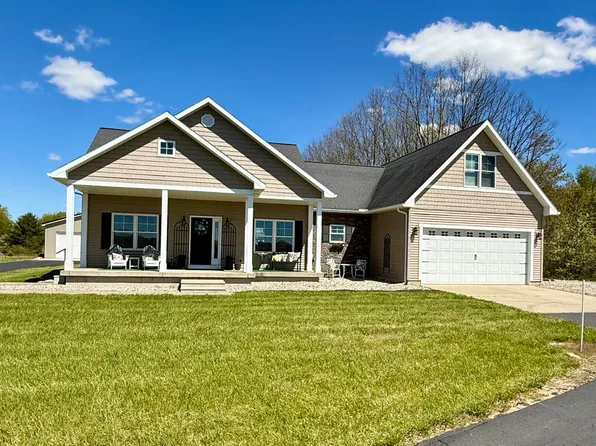 9872 Amble Rd, Howard City, MI 49329