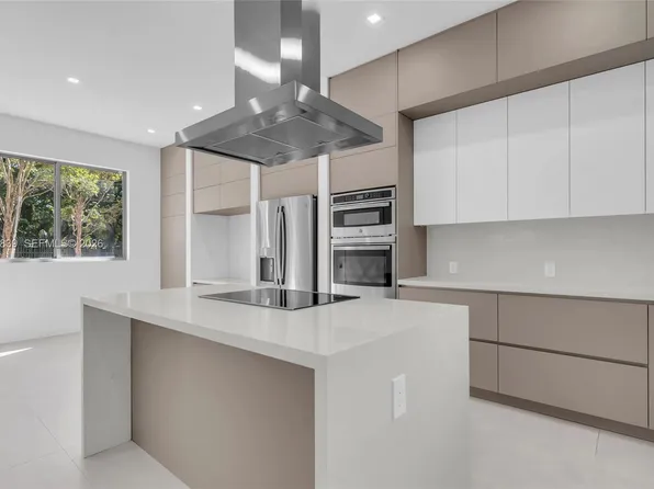 3204 Plaza St, Miami, FL 33133