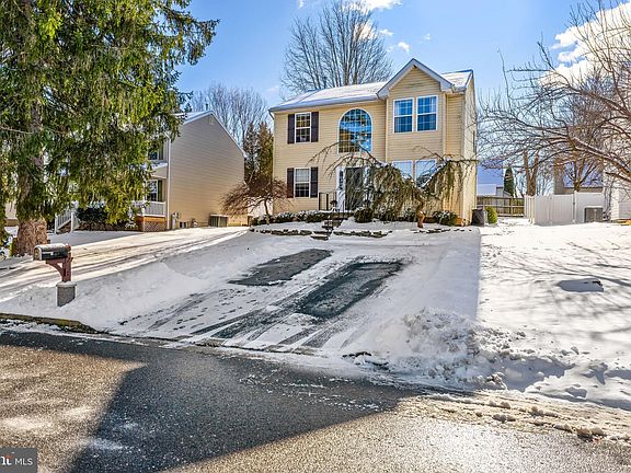 2nd image of 417 Dyer Ave