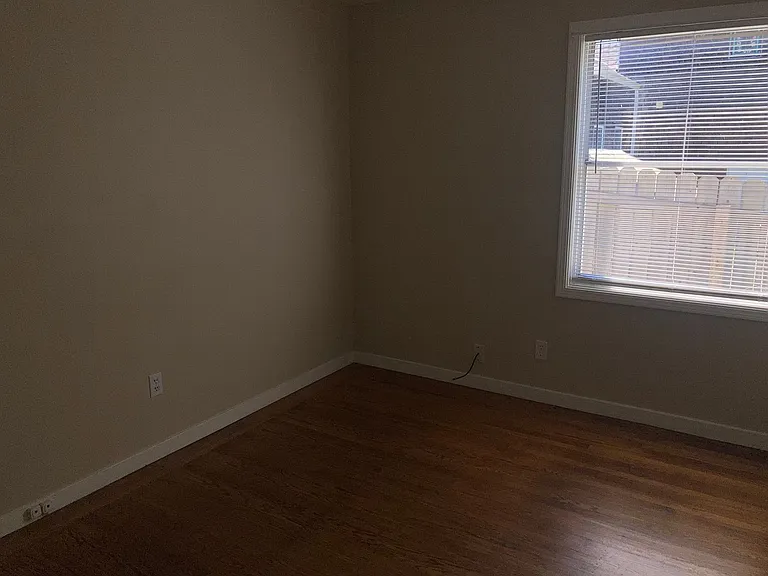 615 E I St — Photo 15