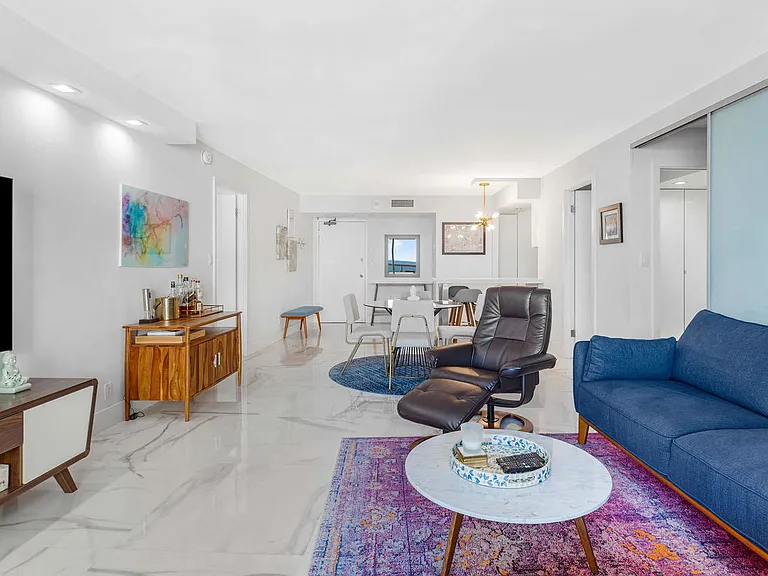 6039 Collins Ave #1527 — Photo 3