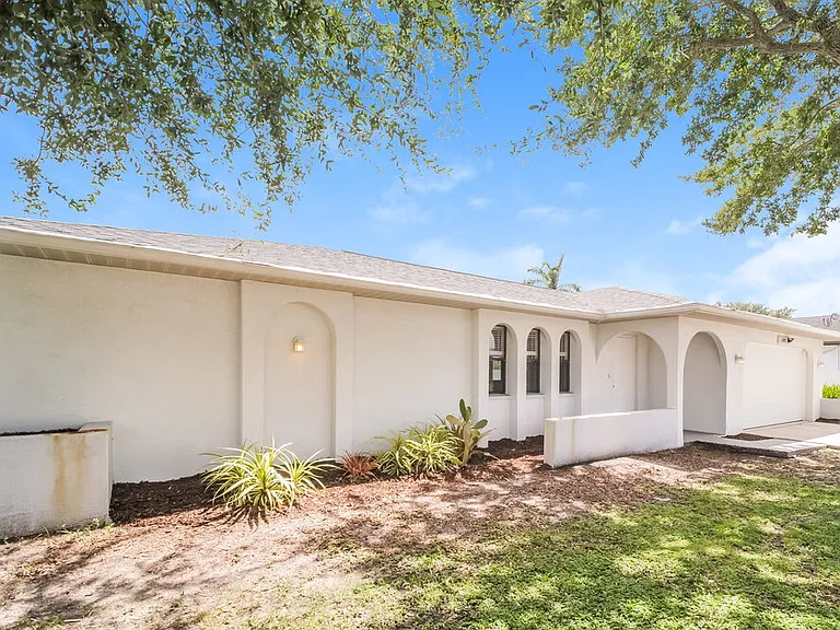 1009 Nicholas Pkwy W — Photo 3