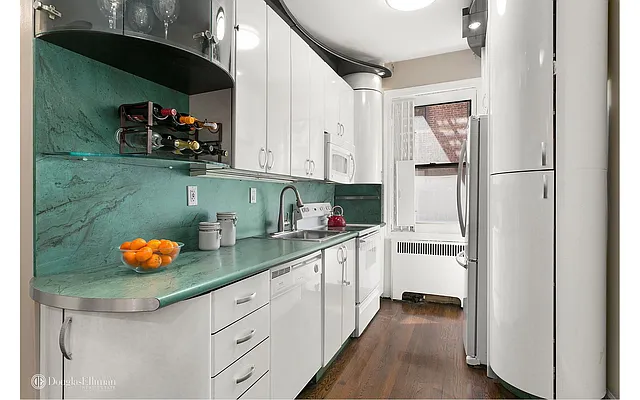 Sold by Douglas Elliman | media 15