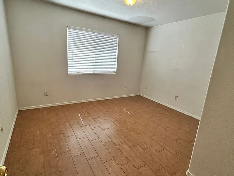 1370 Tanqueray Dr — Photo 9