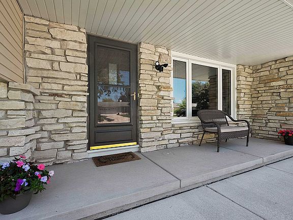 2nd image of 3464 Golf Dr