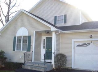36 Cherry Blossom Ln, Trumbull, CT 06611