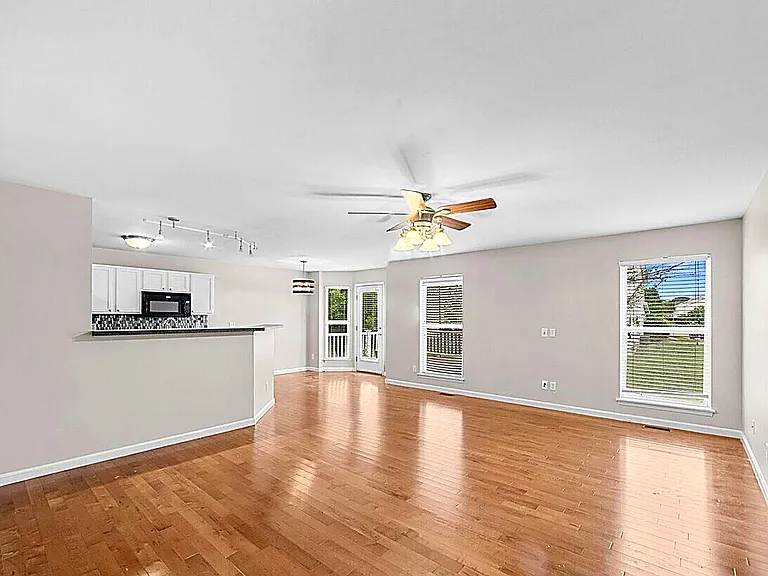 301 Northshore Ct — Photo 7