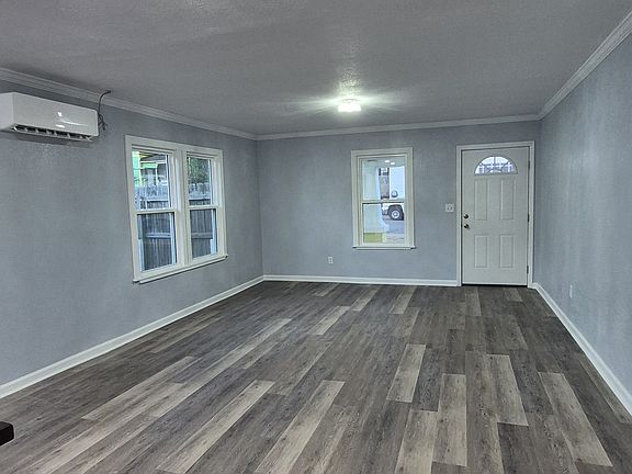 4th image of 723 Ward St