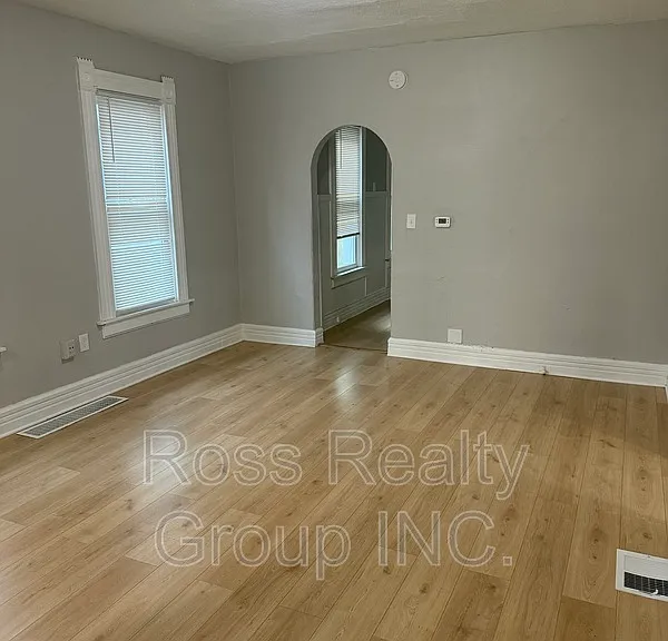 1121 Delence St #LOWER — Photo 8