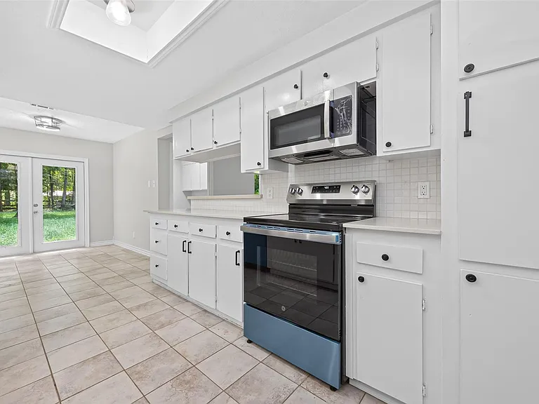 18747 Woodridge Dr — Photo 15