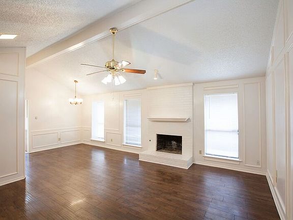 3rd image of 2025 Lorient Dr