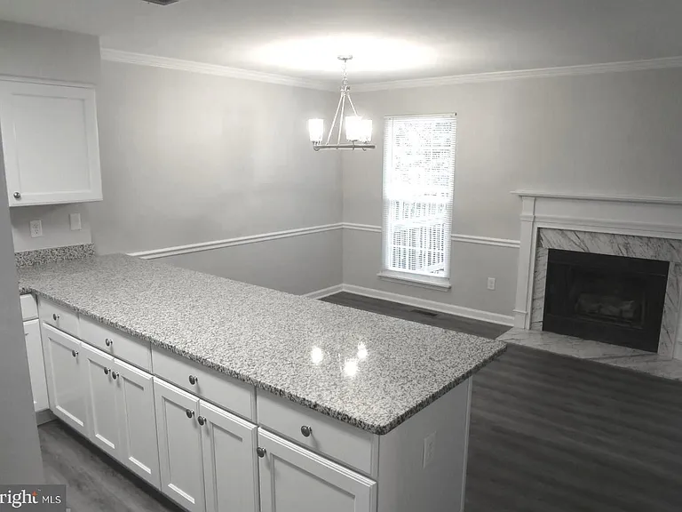 309 Bentley Ct — Photo 4