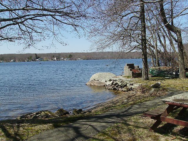Waterfront lot on Sawdy Pond