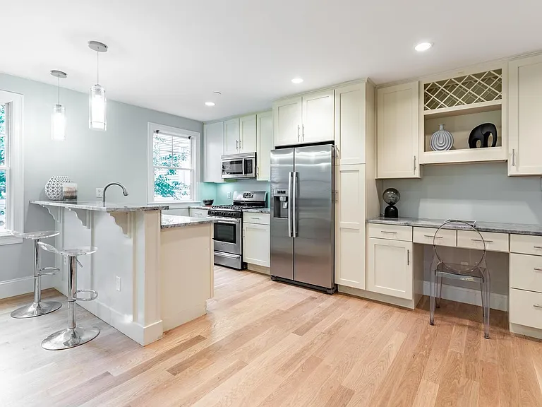 22 Peters St — Photo 3