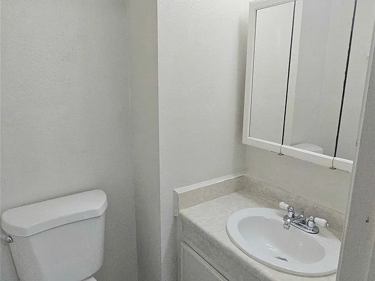 210 Brigadoon Ln — Photo 15