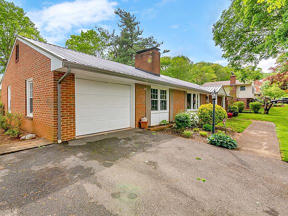 2nd image of 2213 Cantle Ln