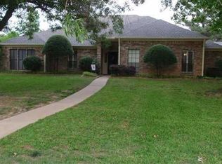 927 Country Pl, Longview, TX 75605