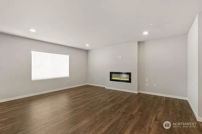 4 bed, 2.5 bath, 2102 sqft, $3,495 — Photo 4