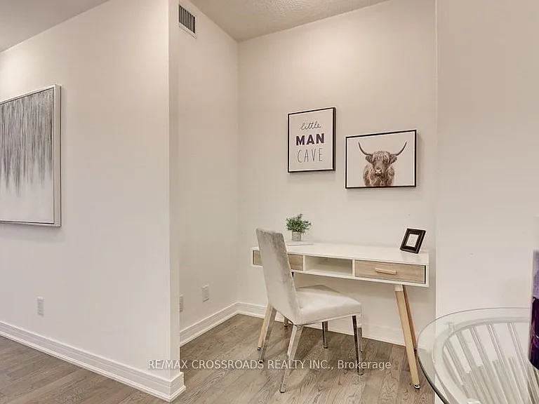 9201 Yonge St #1704 — Photo 3
