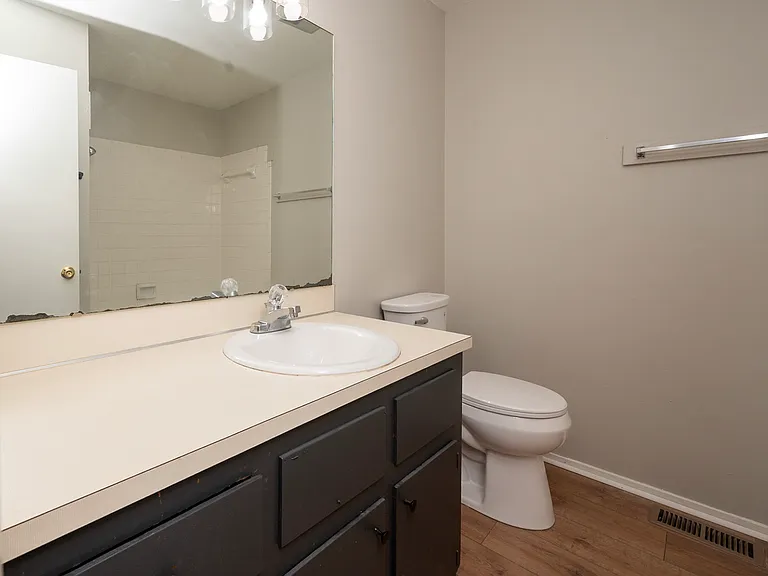 705 S Spring St #705 — Photo 3