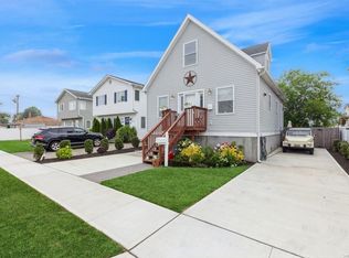 160 Quebec Rd, Island Park, NY 11558