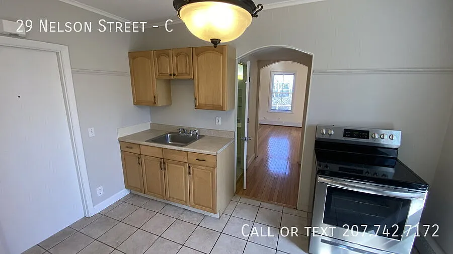 1 Bedroom, Hardwood Floors, Close to Downtown — Photo 3