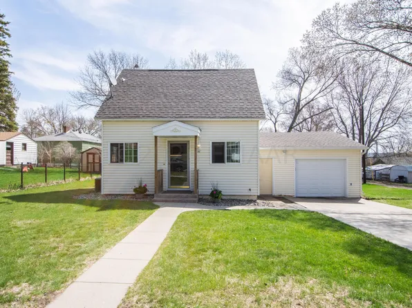 744 5th Ave NW, Valley City, ND 58072