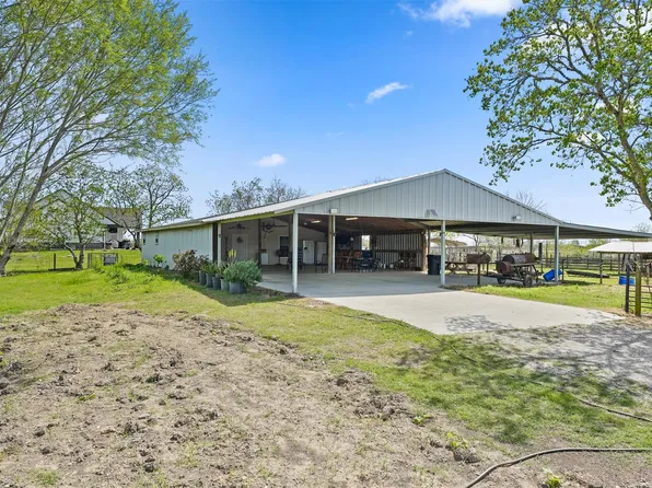 4832 Belton Ln, Anahuac, TX 77514
