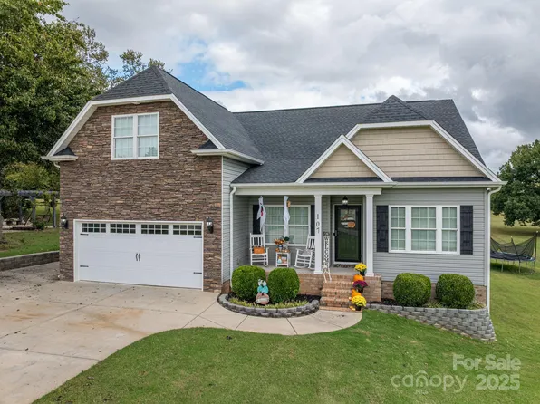 107 Muirfield Dr, Kings Mountain, NC 28086